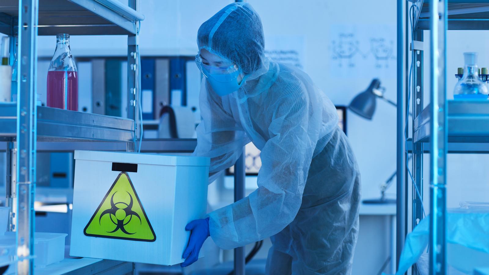 Packet mit Warnhinweis